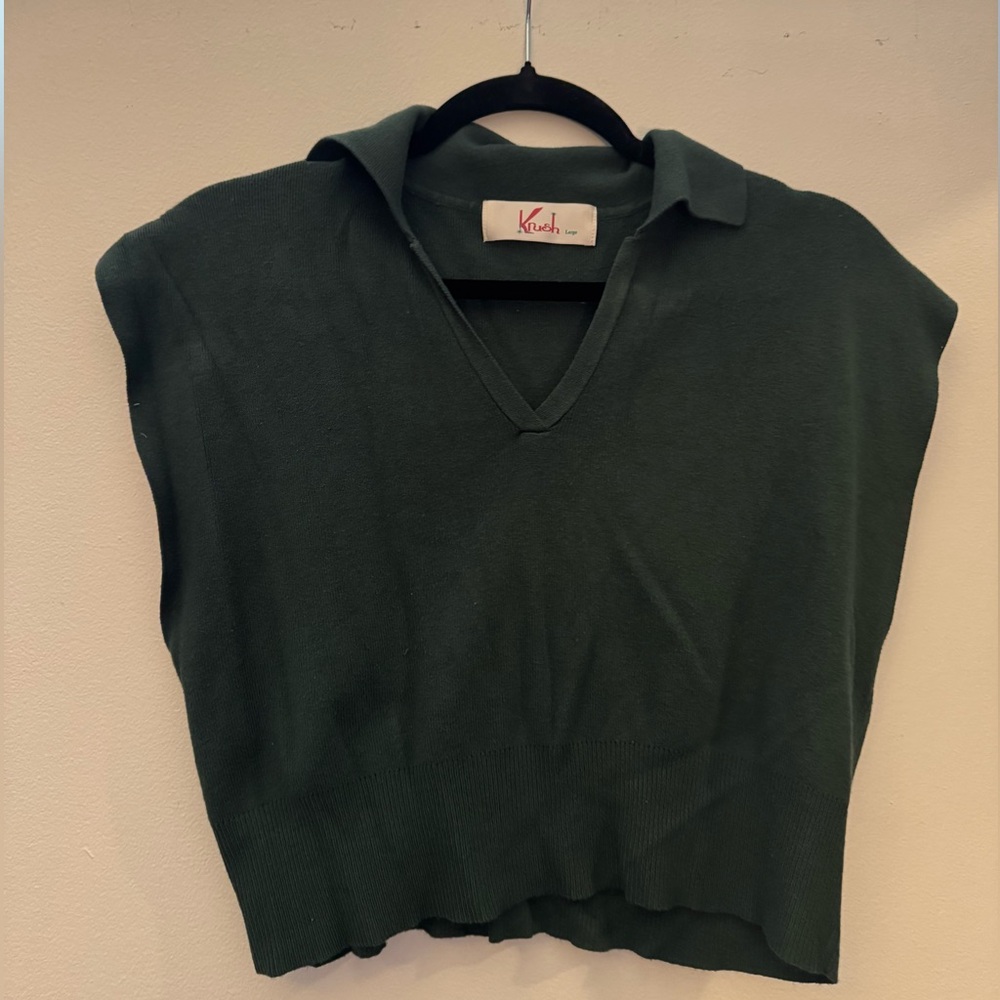 Kitsch V-Neck Collared Sleeveless Knit Top in Forest Green